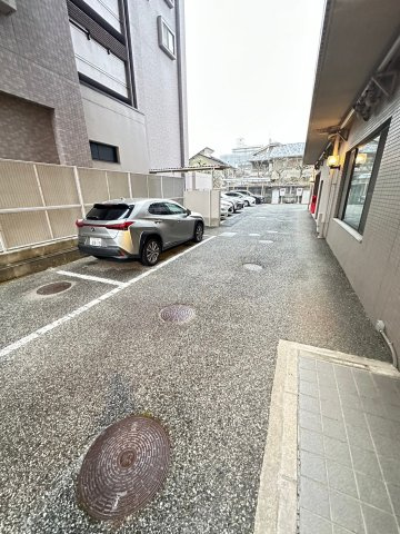 フレックス芦屋の駐車場