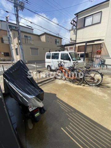 プレジャー神戸のその他共用部分|車をお持ちの方に嬉しい駐車場付きの物件です