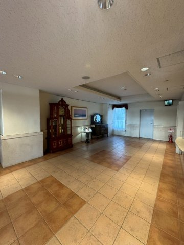 タカマツ神戸駅南通のロビー