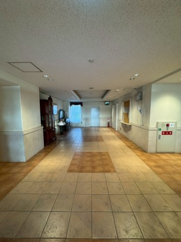 タカマツ神戸駅南通のロビー