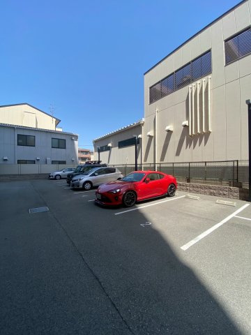 プレジオ神戸WESTの駐車場