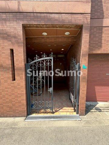 フローレンス難波元町のエントランス|毎日通るエントランスはこのようになっています