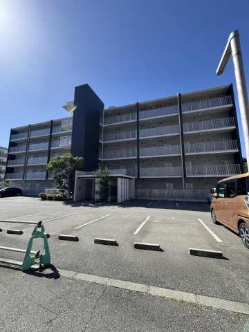 ツルトスコⅡ番館の駐車場