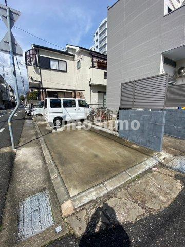 プレジャー神戸の駐車場
