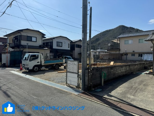 リーブルガーデン高田井町２期　１号棟の前面道路含む現地写真