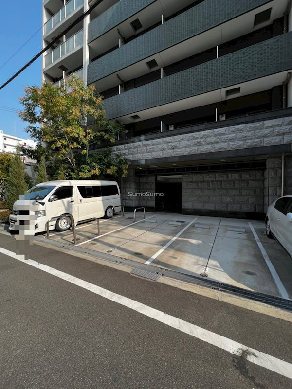 プレサンス高津公園ディオの駐車場