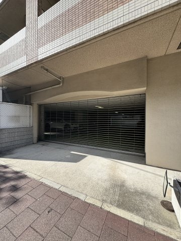 タカマツ神戸駅南通の駐車場