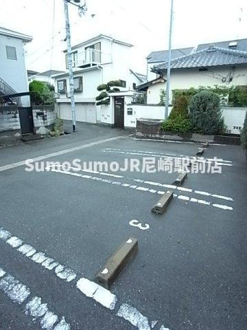 セレノコート武庫川の駐車場|駐車場があるので、車を買う予定の方も安心です