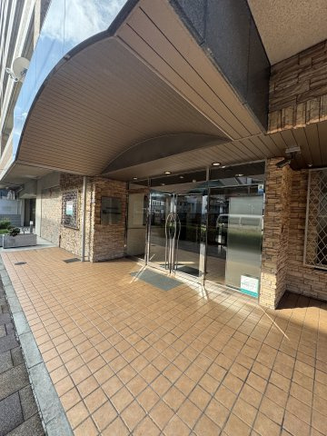 タカマツ神戸駅南通のエントランス