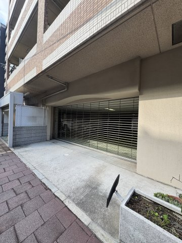 タカマツ神戸駅南通の駐車場