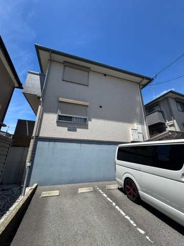 プロヴァンス壱番館の駐車場