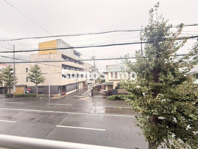 センターヒル岡本の駐車場