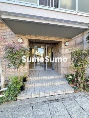 センターヒル岡本のエントランス