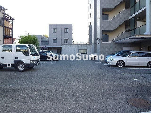 プロスペリテ神戸の駐車場