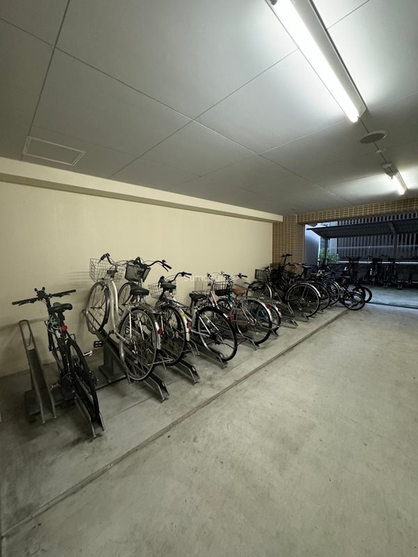 フレンシアノイエ内本町の駐車場