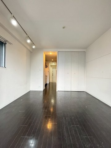 大阪市中央区高津３丁目の賃貸マンションの居間・リビング