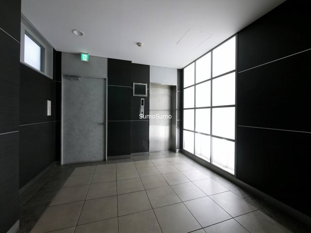 大阪市中央区高津３丁目の賃貸マンションのロビー