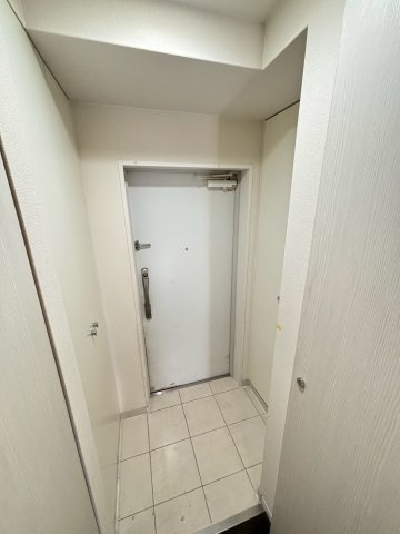 大阪市中央区高津３丁目の賃貸マンションの玄関