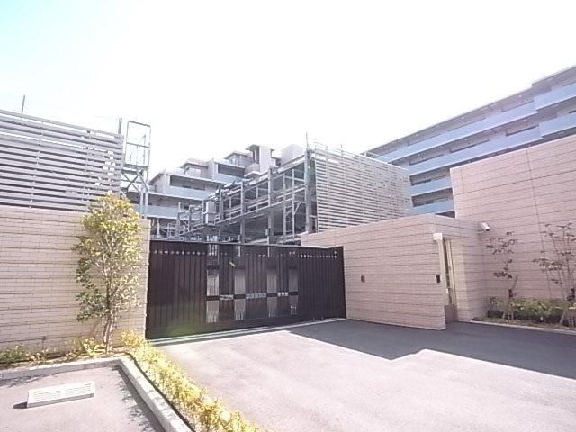 プレミスト西宮北口ザ・レジデンスのエントランス