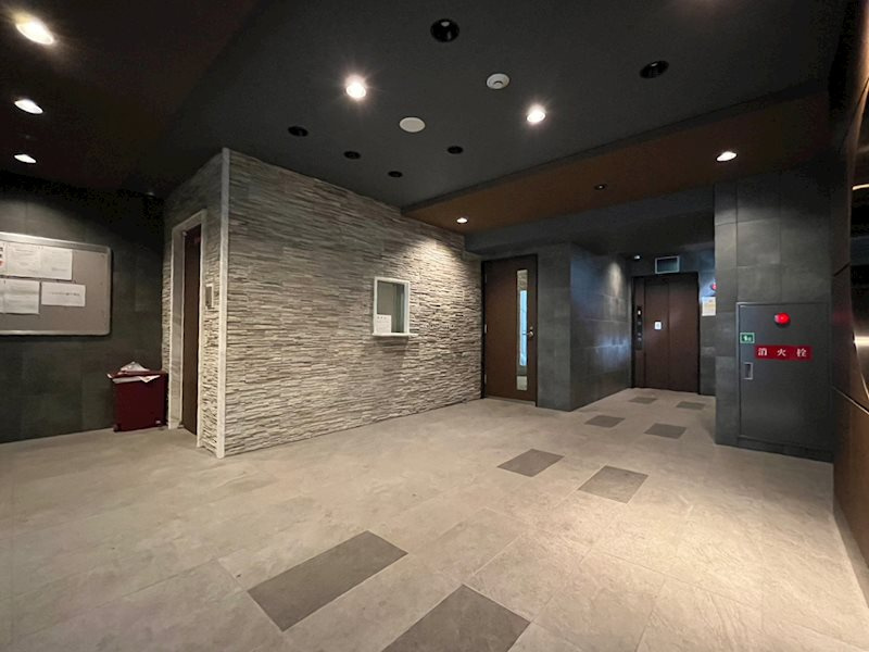 ソルテラスNAMBAフロントのロビー|建物の内部です