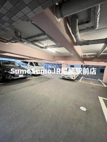 ブレスト塚本の駐車場|カースペースがあります
