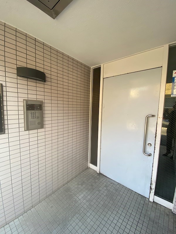 ダイドーメゾン岡本駅前の外観