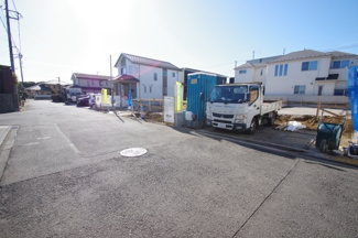 【前面道路含む現地写真】 | 【仲介手数料無料！！】日野市日野　新築戸建て（全3棟）3号棟　5498万円 | 令和８年1月３１日撮影　建築中