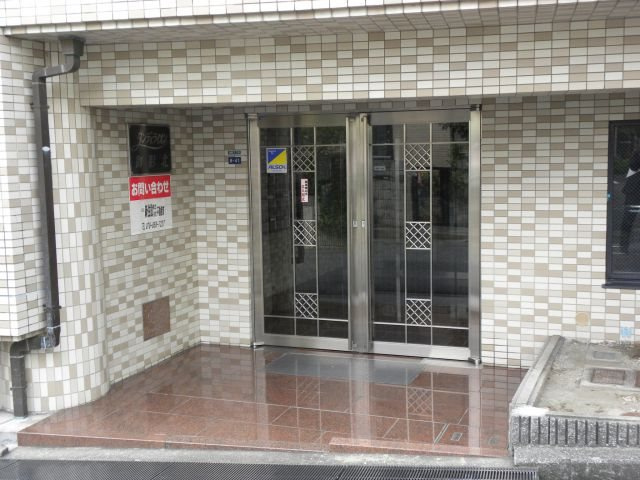 ダンディライオン御影北のエントランス