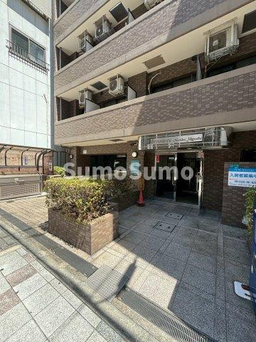 プレサンス難波東のエントランス