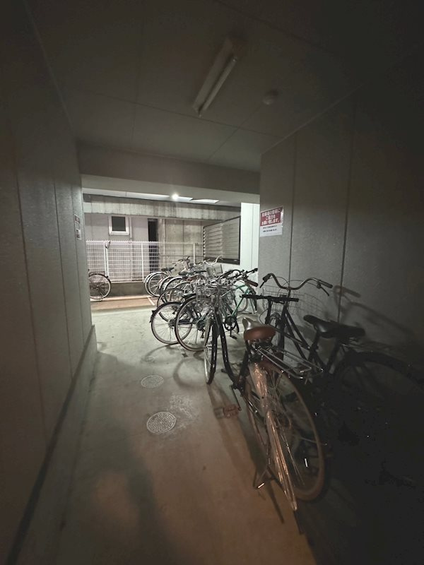 プレミアム新町Ⅲの駐車場