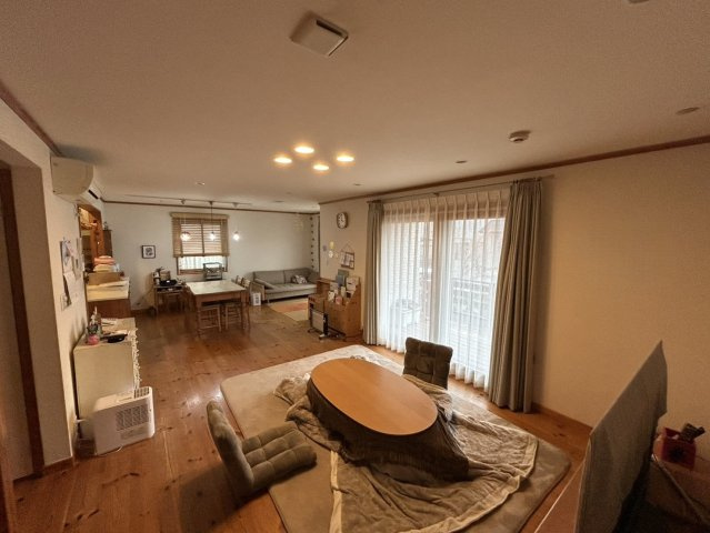 【居間・リビング】 | こちらの居間で趣味の時間をお楽しみください