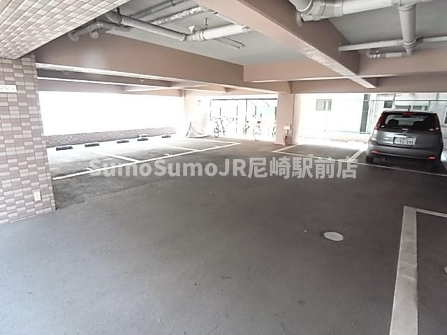 ブレスト塚本の駐車場|駐車場です