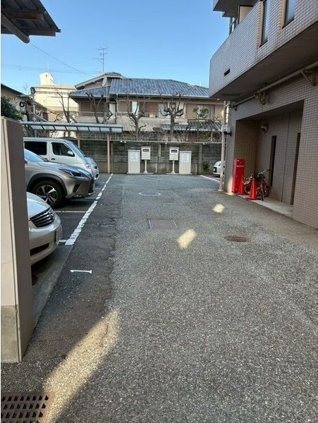 フレックス芦屋の駐車場