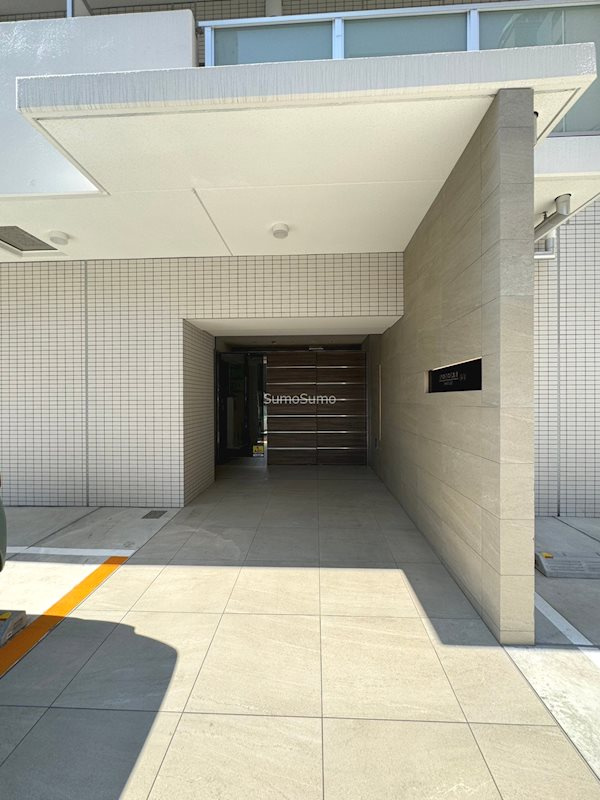 プレディアコート本町のエントランス