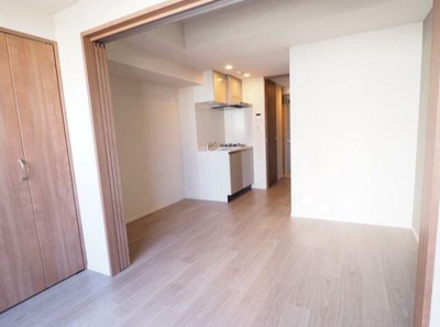 【内装】 | レジディア下丸子プレイス | きれいなフローリングの洋室です。