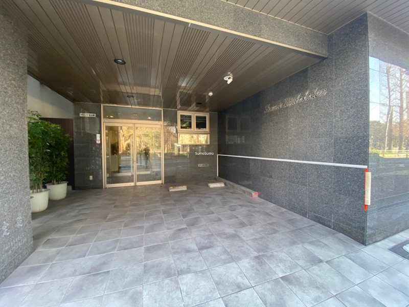 フレンテ靭公園のエントランス