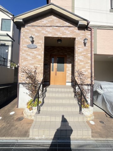 フローラ岡本のエントランス