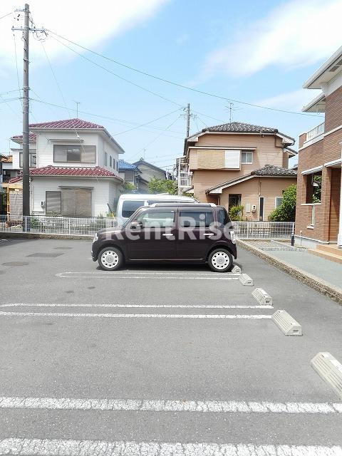 グラン・ソレイユＢの駐車場