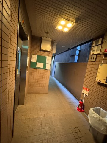 ハイグレード本田のロビー|建物の内部です