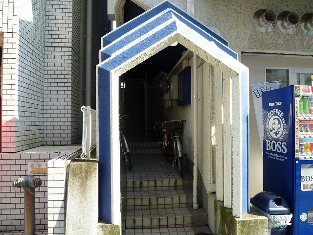 ハイツ生田のエントランス