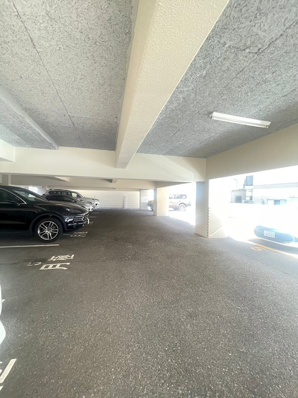 ハイムあじさいの駐車場