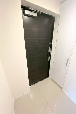S-RESIDENCE難波Briller　仲介手数料無料の玄関