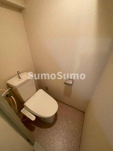 ハピネス東須磨のトイレ|落ち着いた色調のトイレです