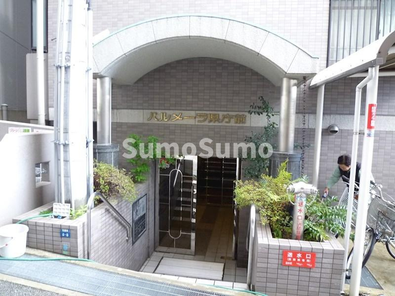 パルメーラ県庁前のエントランス