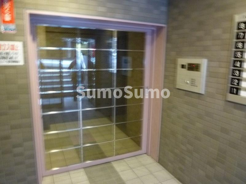 パルメーラ県庁前のロビー