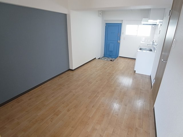 SUZURAN　DANCHI Ⅱの内装|何かと配置のし易いリビングです