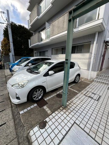 ハイム末広の駐車場