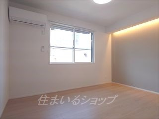 広島市安佐北区三入１丁目のアパートの寝室|エアコン・シャッター雨戸・間接照明あり