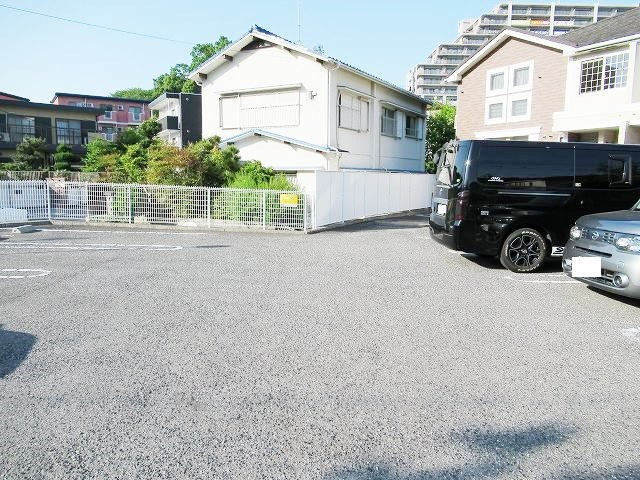 パルティール妙法寺Ⅱの駐車場
