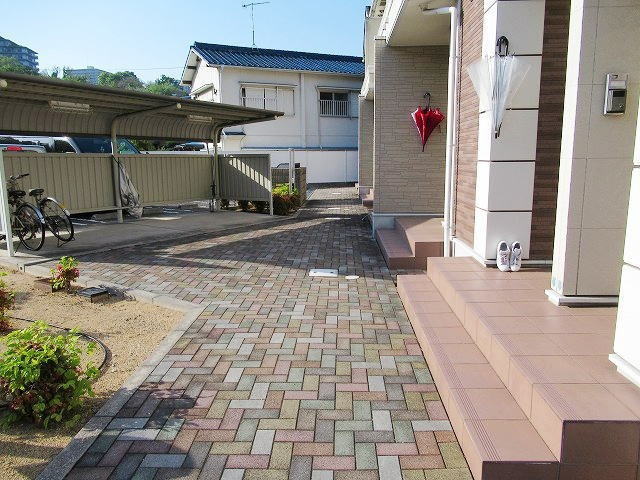 パルティール妙法寺Ⅱのエントランス